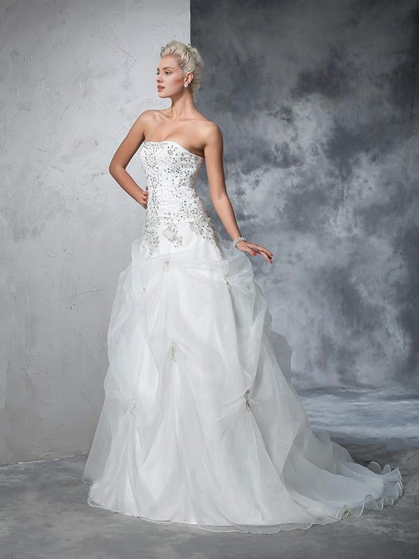 Robe de mariée longue en organza, sans bretelles, avec perles et sans manches