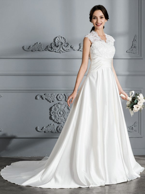 Robe de mariée en satin à col en V et sans manches avec traîne