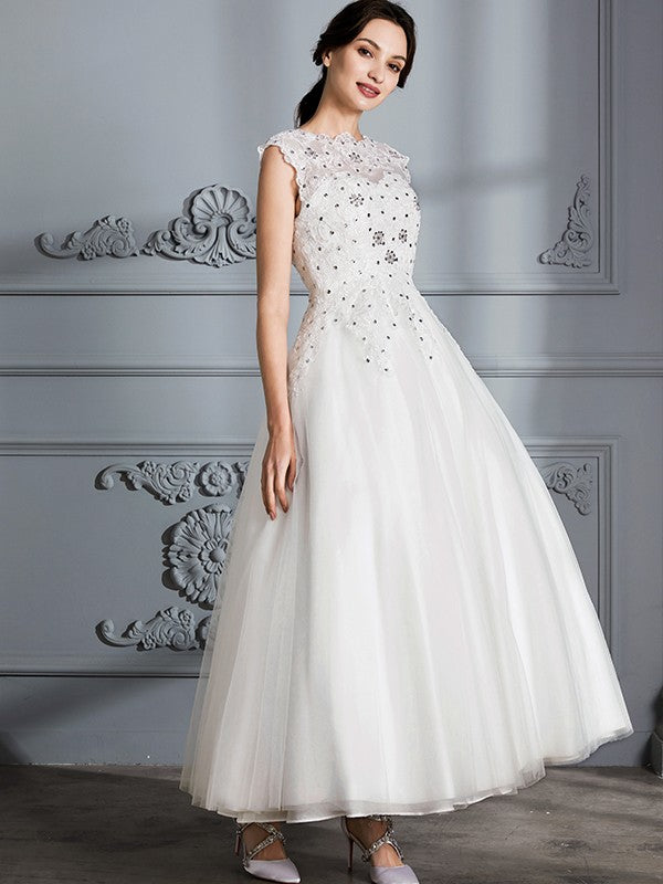 Robe de mariée en tulle, longueur genou, sans manches, décolleté en V profond