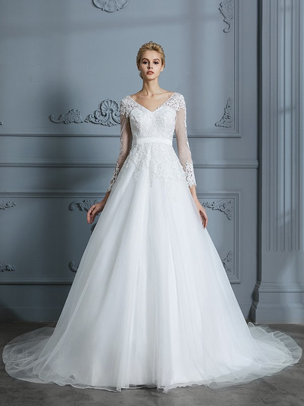 Robe de mariée en tulle et dentelle, col en V, manches longues, traîne courte