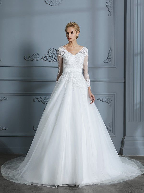 Robe de mariée en tulle et dentelle, col en V, manches longues, traîne courte