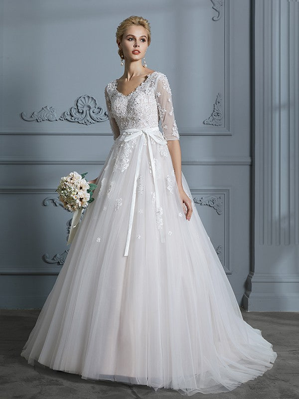 Robe de mariée en tulle et dentelle, col en V, traîne courte, manches 1/2