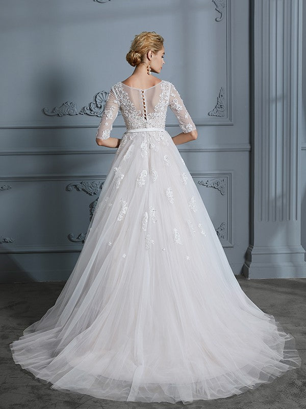 Robe de mariée en tulle et dentelle, col en V, traîne courte, manches 1/2