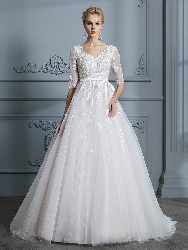 Robe de mariée en tulle et dentelle, col en V, traîne courte, manches 1/2