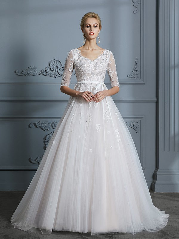 Robe de mariée en tulle et dentelle, col en V, traîne courte, manches 1/2