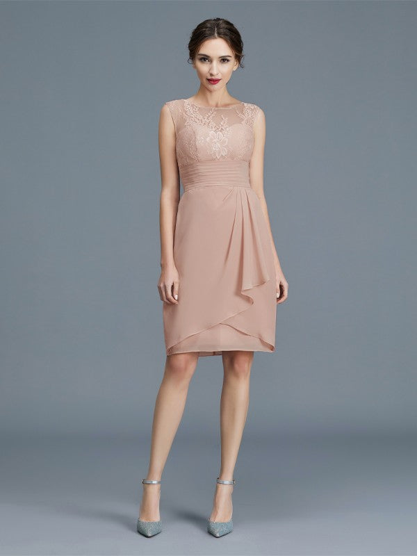 Etui-Linie/Säule Sheer Neck Rüschen Chiffon Ärmellos Knielang Kleider für die Brautmutter