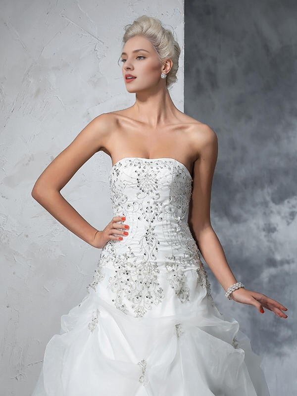 Robe de mariée longue en organza, sans bretelles, avec perles et sans manches