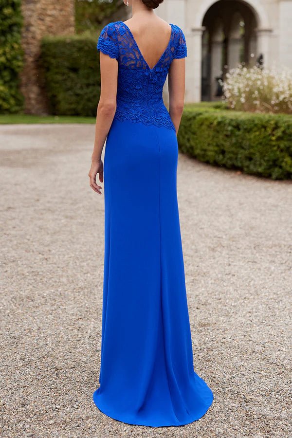 Robe en dentelle à manches courtes avec décolleté en cuillère, idéale pour la robe de la mère de la mariée