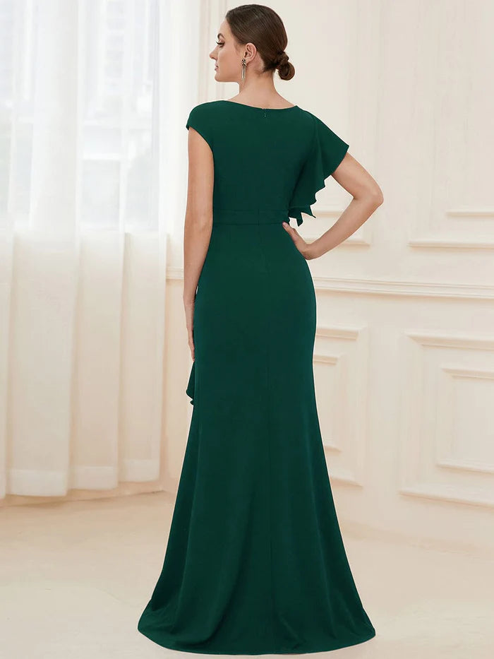 Bodenlanges Abendkleid aus Strick mit Rüschen, asymmetrischem Schlitz vorne