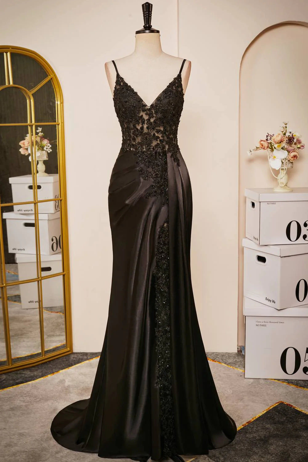 Robe de bal sirène noire dos nu en dentelle, longueur au sol 
