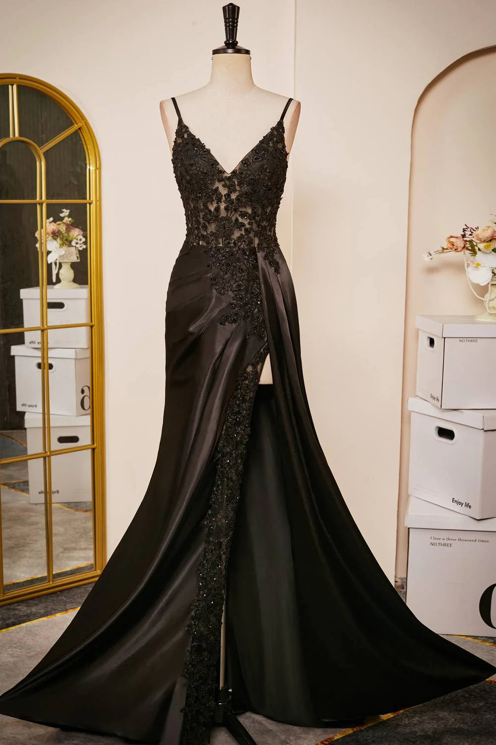 Robe de bal sirène noire dos nu en dentelle, longueur au sol 