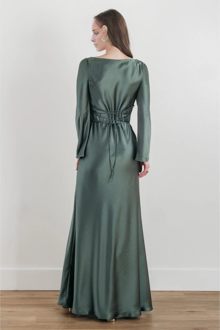 Robe de soirée à col bateau, manches longues, lien dans le dos et longueur au sol