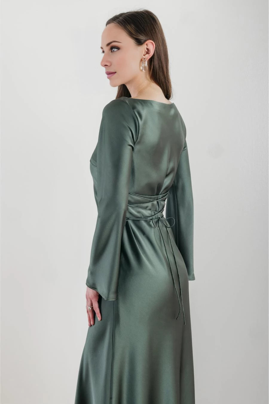Robe de soirée à col bateau, manches longues, lien dans le dos et longueur au sol