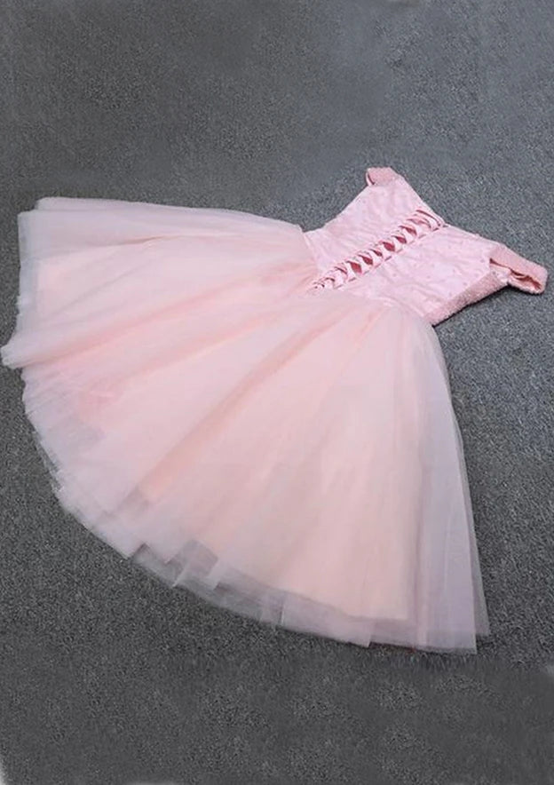 Charming A-Line Off-Shoulder Sweetheart Cap-Sleeve Lace-Up Back Short Homecoming Dresses