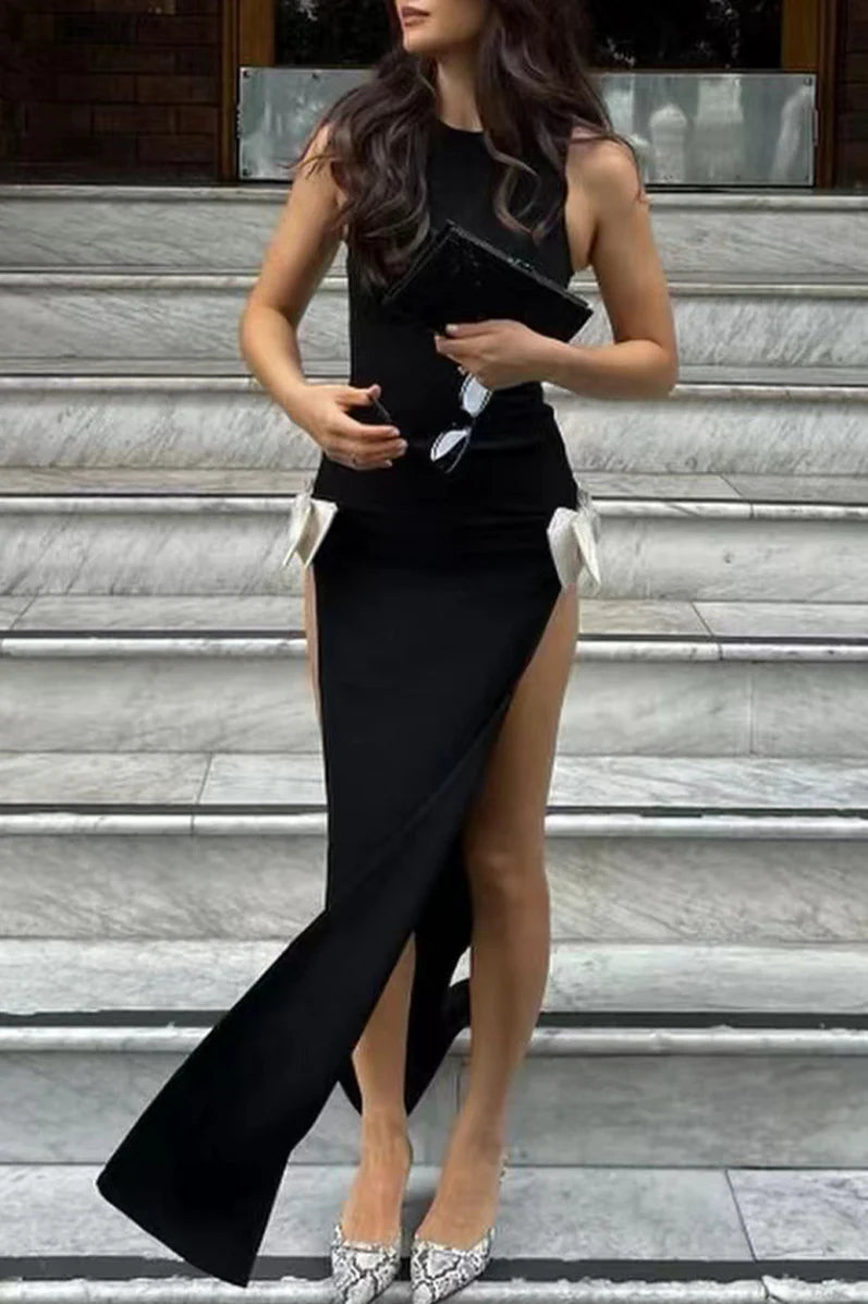 Chic Black & Ivory Bow-Accented Sleeveless High-Slit Maxi Evening Dress