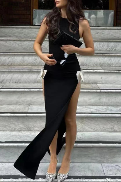 Chic Black & Ivory Bow-Accented Sleeveless High-Slit Maxi Evening Dress