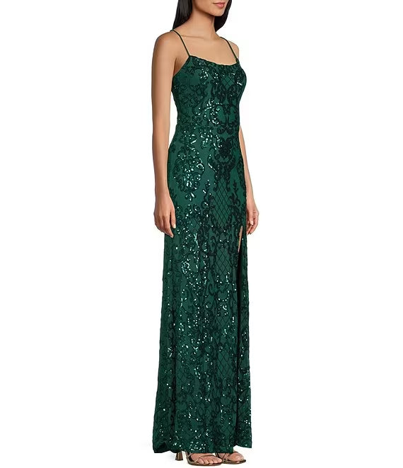 Robe de soirée longue à bretelles fines et épaules dénudées vert émeraude