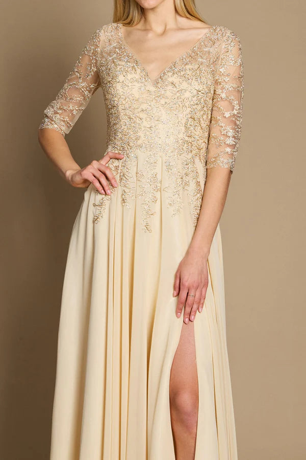 Robe de mère de la mariée élégante en dentelle à col en V et fente latérale