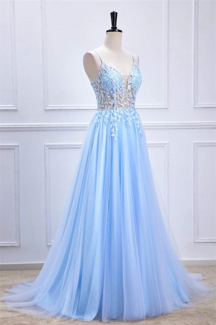 Dreamy A-Line V-Neck Spaghetti-Strap Lace-Up-Back Floral-Appliqué Floor-Length Prom Dress