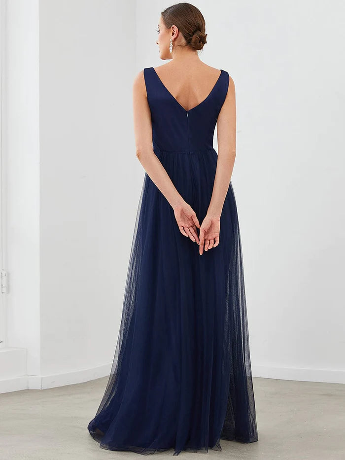 Ärmelloses Abendkleid mit Tüll, Pailletten und Chevron-Muster und Empire-Taille 