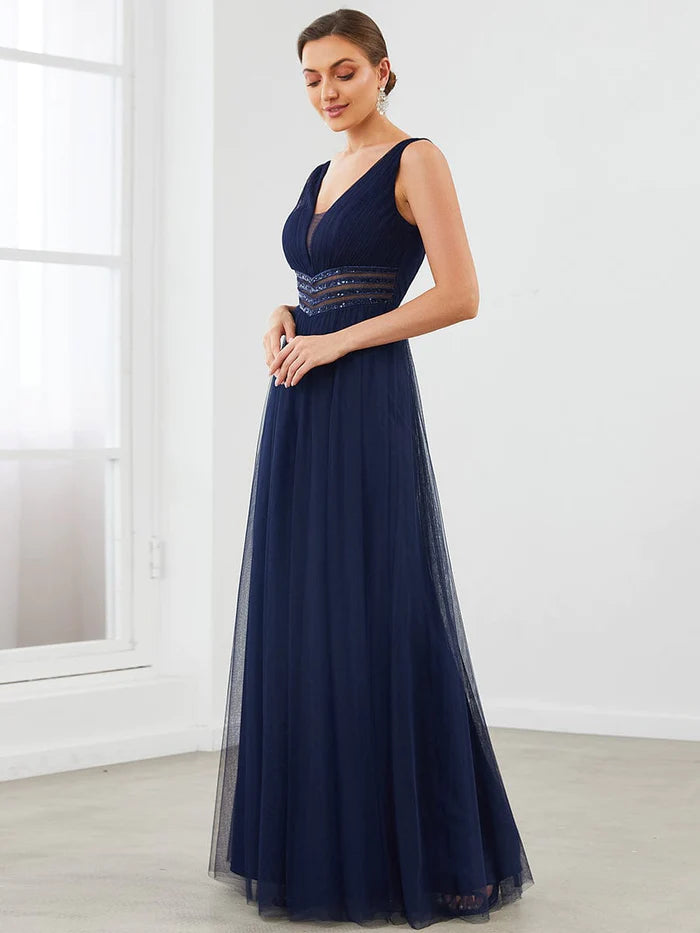Ärmelloses Abendkleid mit Tüll, Pailletten und Chevron-Muster und Empire-Taille 