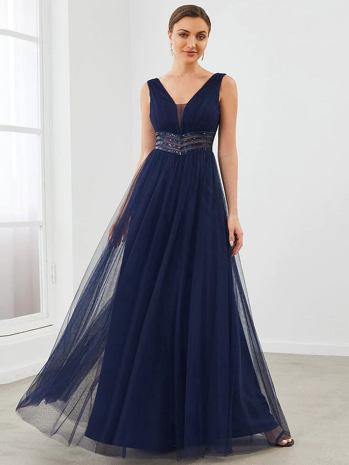 Ärmelloses Abendkleid mit Tüll, Pailletten und Chevron-Muster und Empire-Taille 