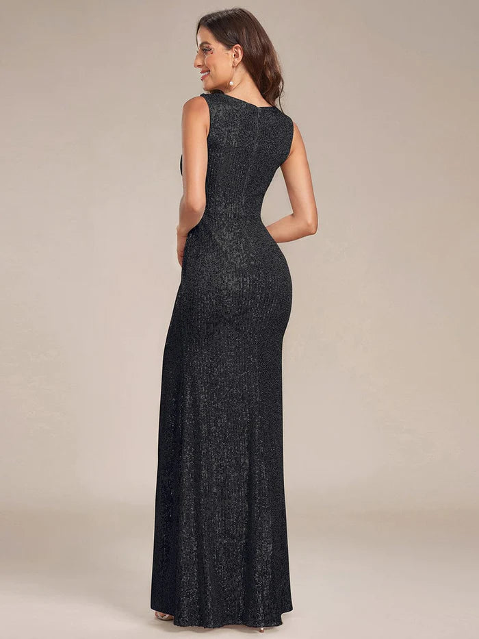 Glänzendes ärmelloses Abendkleid mit Pailletten, tiefem V-Ausschnitt und hohem Schlitz