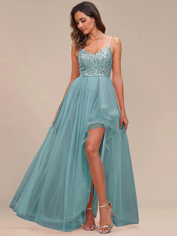 A-Linien-Abendkleid aus Tüll mit Spaghettiträgern und Pailletten 