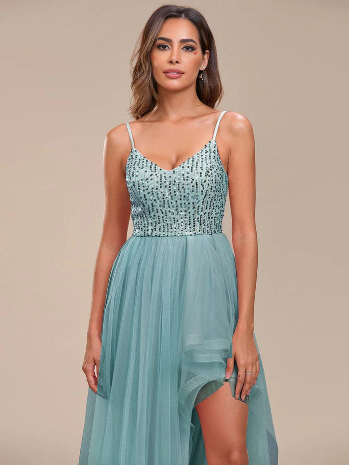 A-Linien-Abendkleid aus Tüll mit Spaghettiträgern und Pailletten 