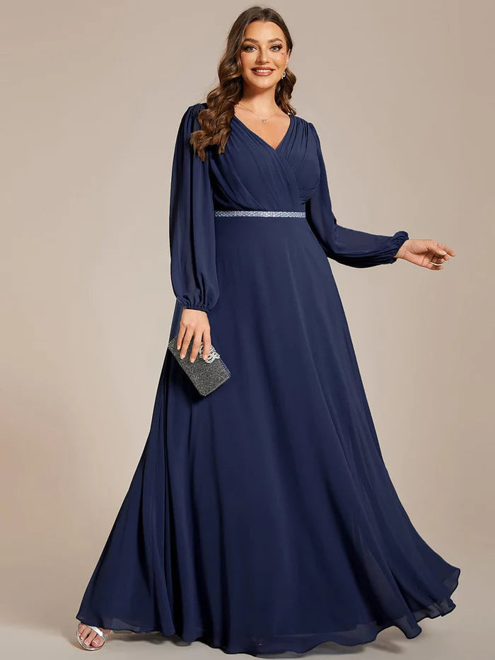 Plus Size A-Linie V-Ausschnitt Durchsichtiges Abendkleid aus Chiffon mit langen Ärmeln und glänzendem Gürtel 