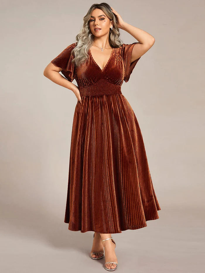 Plus Size A-Linie V-Ausschnitt Kurzarm Plissee Samt Herbst Hochzeitsgastkleid 