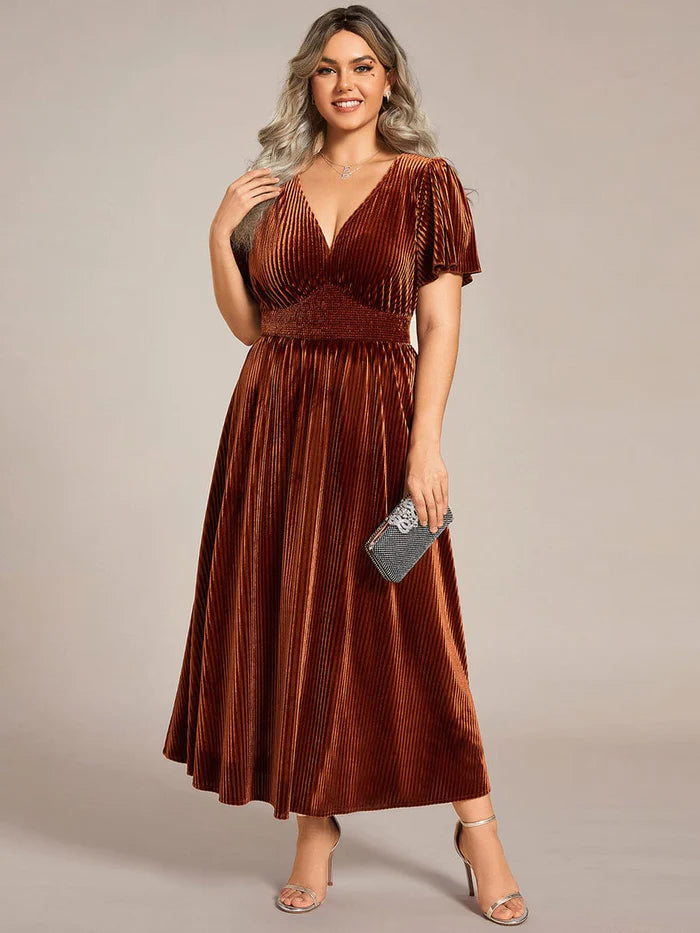 Plus Size A-Linie V-Ausschnitt Kurzarm Plissee Samt Herbst Hochzeitsgastkleid 