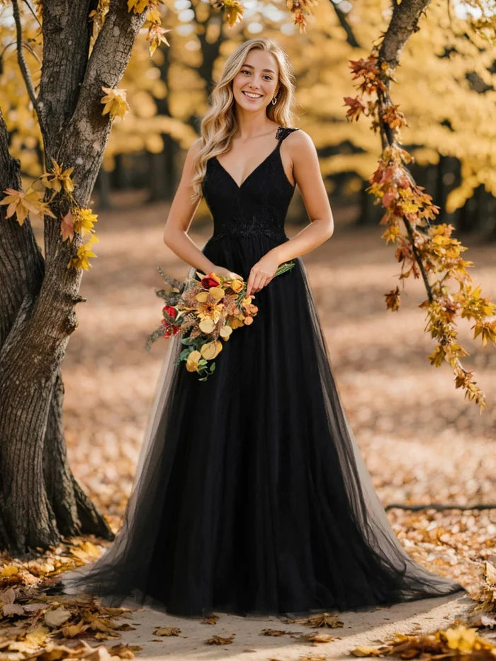 Robe de mariée en tulle avec corsage en dentelle et col en V double et dos ouvert 