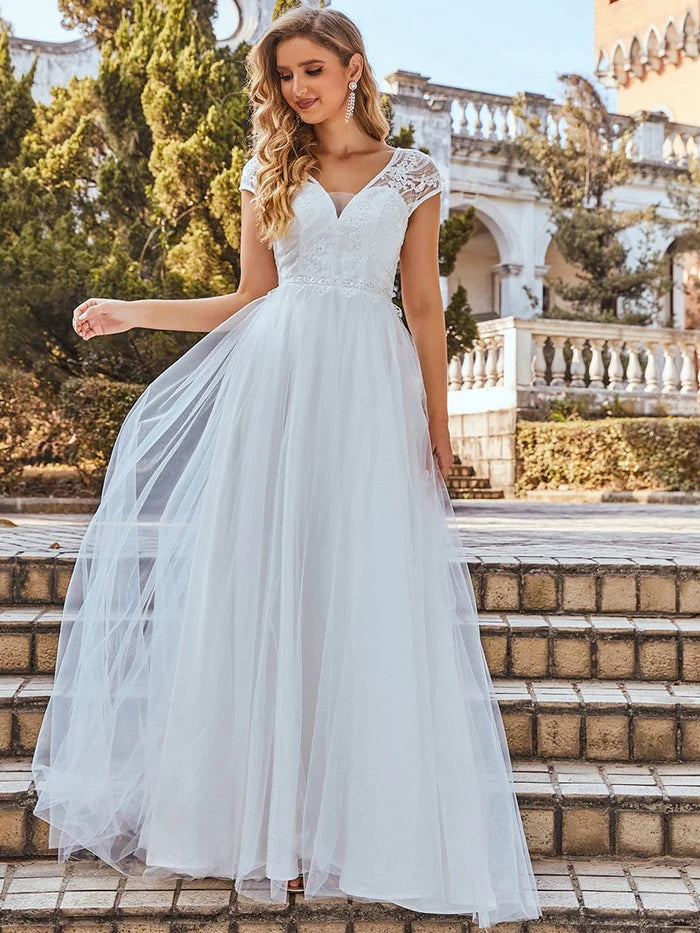Robe de mariée élégante à manches courtes et appliques décontractées pour l'extérieur 