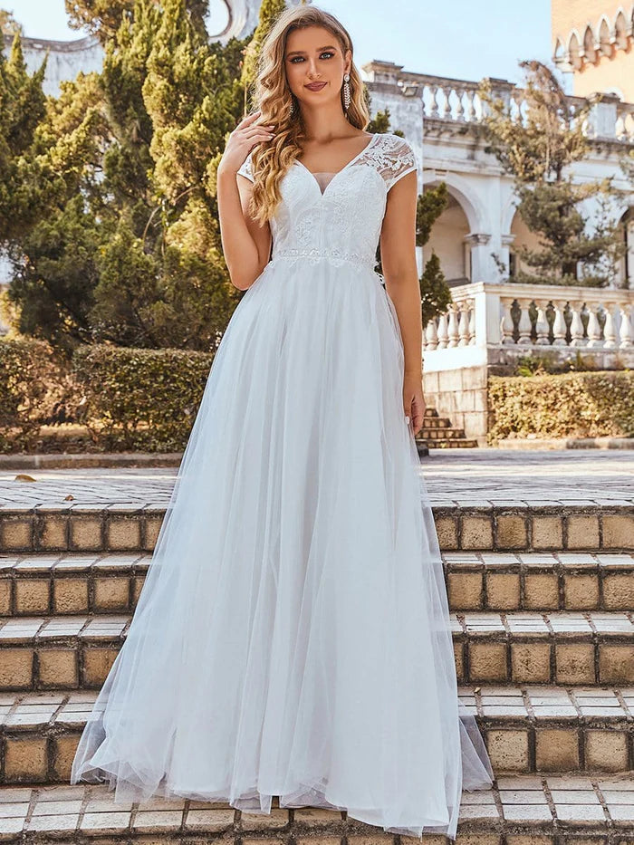 Robe de mariée élégante à manches courtes et appliques décontractées pour l'extérieur 