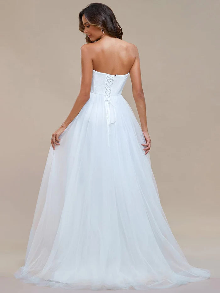Robe de mariée romantique en tulle, sans bretelles et ajustable, avec dos lacé 