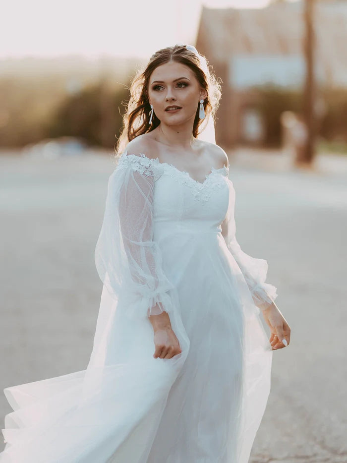 Robe de mariée transparente à manches lanternes et épaules dénudées 