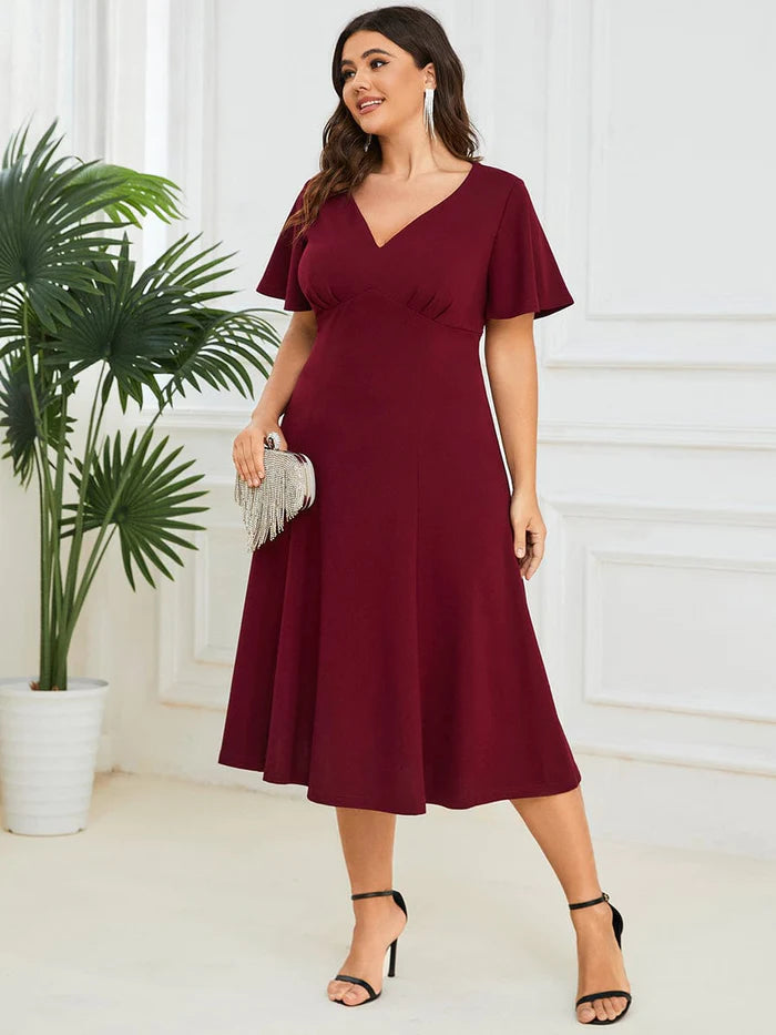 Elegantes Midikleid mit kurzen Flügelärmeln in Übergröße für die Brautmutter 