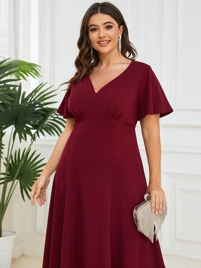 Elegantes Midikleid mit kurzen Flügelärmeln in Übergröße für die Brautmutter 