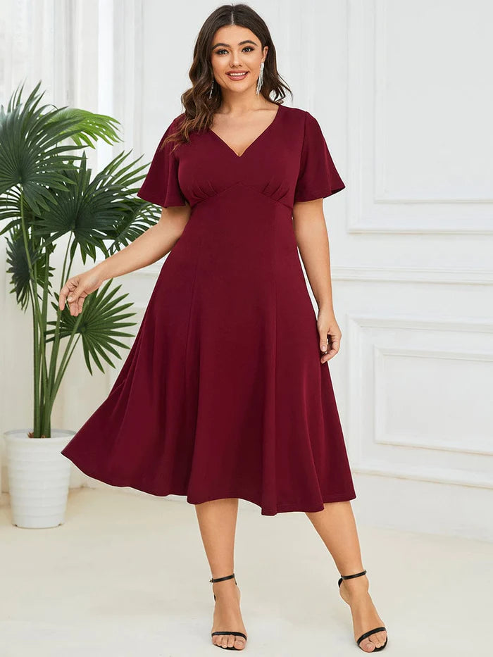 Elegantes Midikleid mit kurzen Flügelärmeln in Übergröße für die Brautmutter 