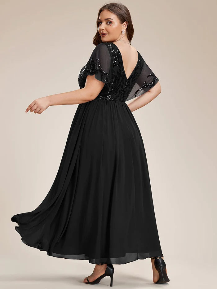 Kleid für die Brautmutter in Übergröße mit V-Ausschnitt und kurzen Ärmeln und Pailletten 