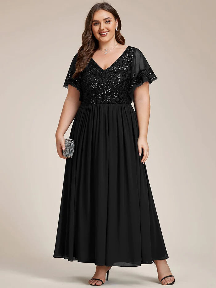 Kleid für die Brautmutter in Übergröße mit V-Ausschnitt und kurzen Ärmeln und Pailletten 