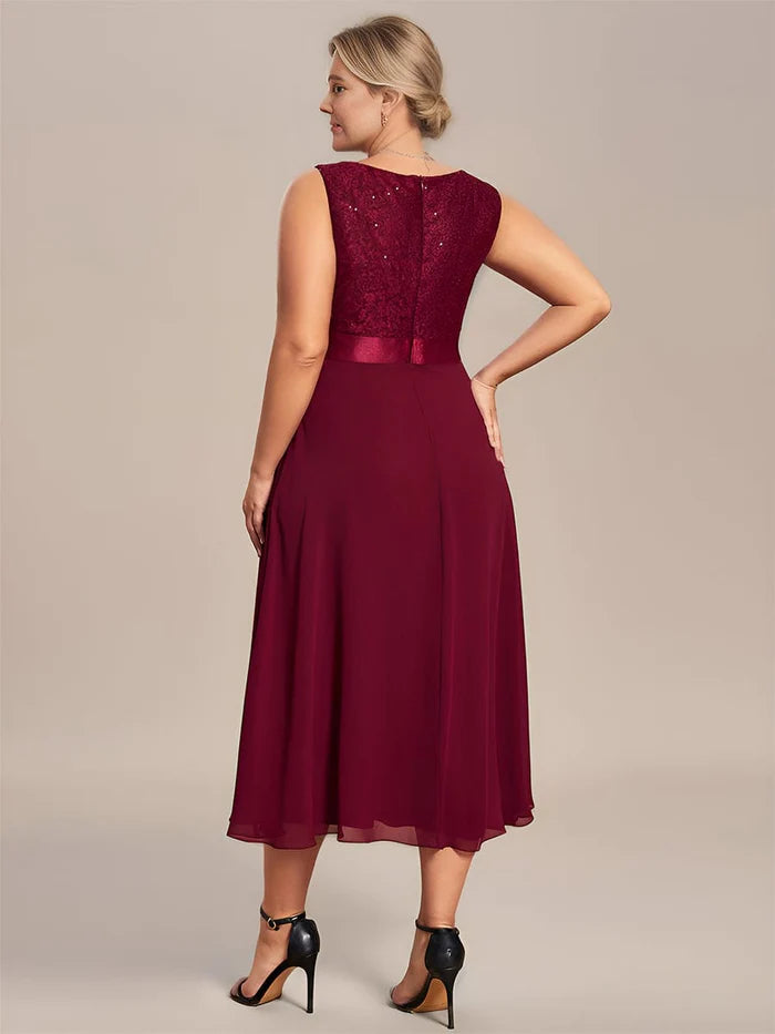 A-Linien-Chiffon-Kleid für die Brautmutter in Übergröße mit quadratischem Ausschnitt und Spitzen-Cardigan 