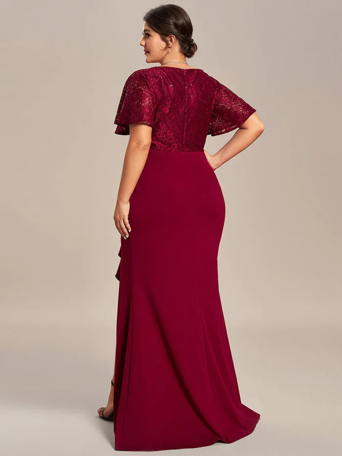 Plus Size Kleid für die Brautmutter mit Lotusblatt-Saum und Spitzenoberteil 