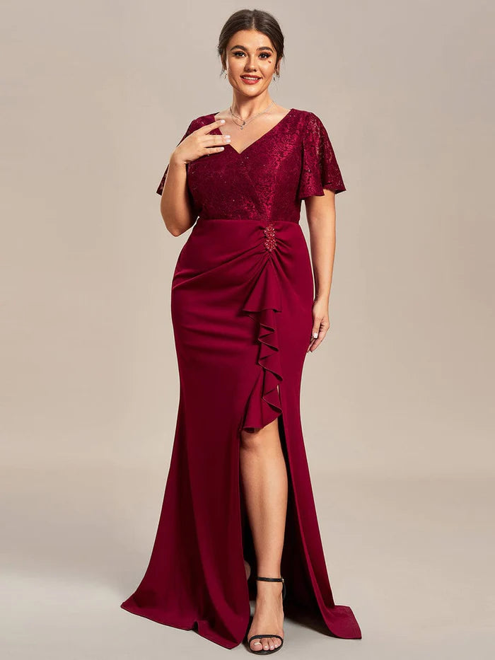 Plus Size Kleid für die Brautmutter mit Lotusblatt-Saum und Spitzenoberteil 