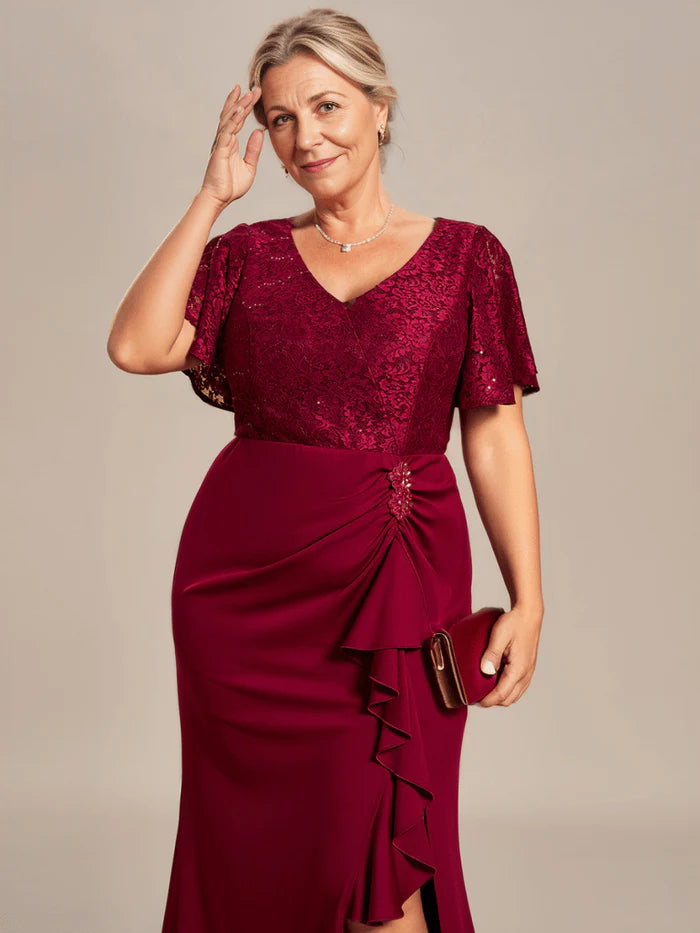 Plus Size Kleid für die Brautmutter mit Lotusblatt-Saum und Spitzenoberteil 
