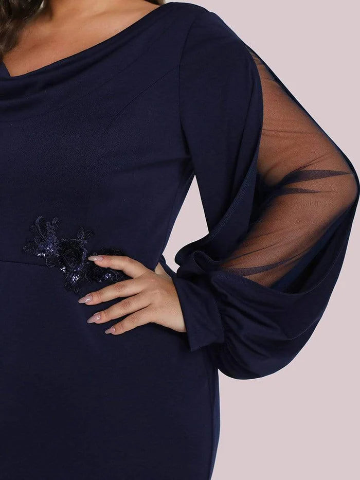 Strickkleid für die Brautmutter in Übergröße mit Laternenärmeln und Wasserfallausschnitt 