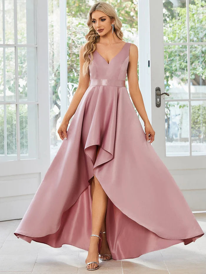 Schlichtes ärmelloses High-Low-Ballkleid aus Satin 