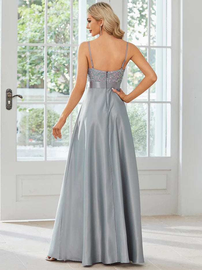 A-Linien-Ballkleid aus Satin mit Spaghettiträgern und Pailletten 