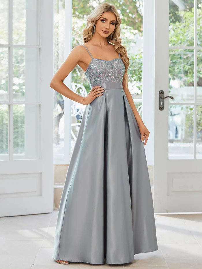 A-Linien-Ballkleid aus Satin mit Spaghettiträgern und Pailletten 